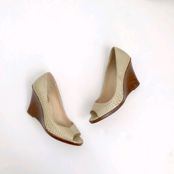 Cole Haan Beige Snake Skin Pattern Peep Toe Wedge Sandal Shoes Size 7B - Picture 3 of 12